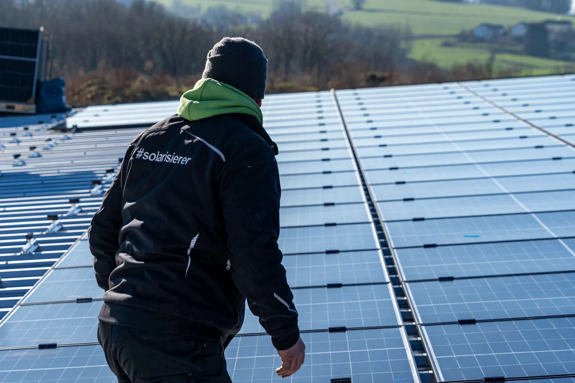 Photovoltaik Investition Unternehmen, Photovoltaikanlage für Gewerbe, Solarstrom Unternehmen Kosten, Photovoltaik Gewerbe Förderung, Rendite Photovoltaik Anlage, Amortisation Photovoltaik Unternehmen, Solaranlage Kosten Nutzen, Energieautarkie Unternehmen, Gewerbliche Solaranlage installieren, PV-Anlage für Firmen, Firmengebäude Photovoltaik, Stromkosten senken Unternehmen, Solarenergie Wirtschaftlichkeit Gewerbe, Solarstrom Eigenverbrauch Unternehmen, Nachhaltige Investition Unternehmen, Solaranlage Amortisationszeit, Unternehmensdach Photovoltaik nutzen